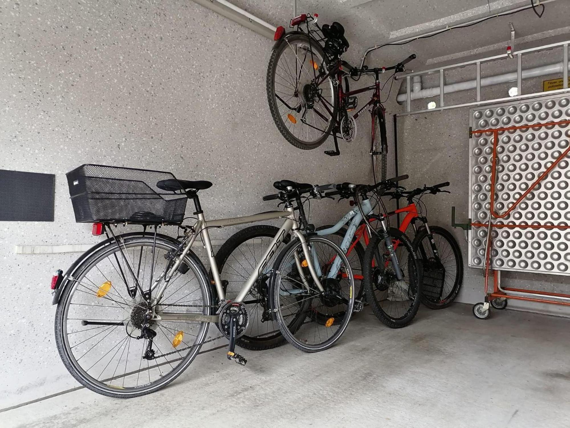 Elegant-Terraced-House-With-Bikes-Near-The-Lake-Children-At-Least-6-A-Old Starnberg Eksteriør billede